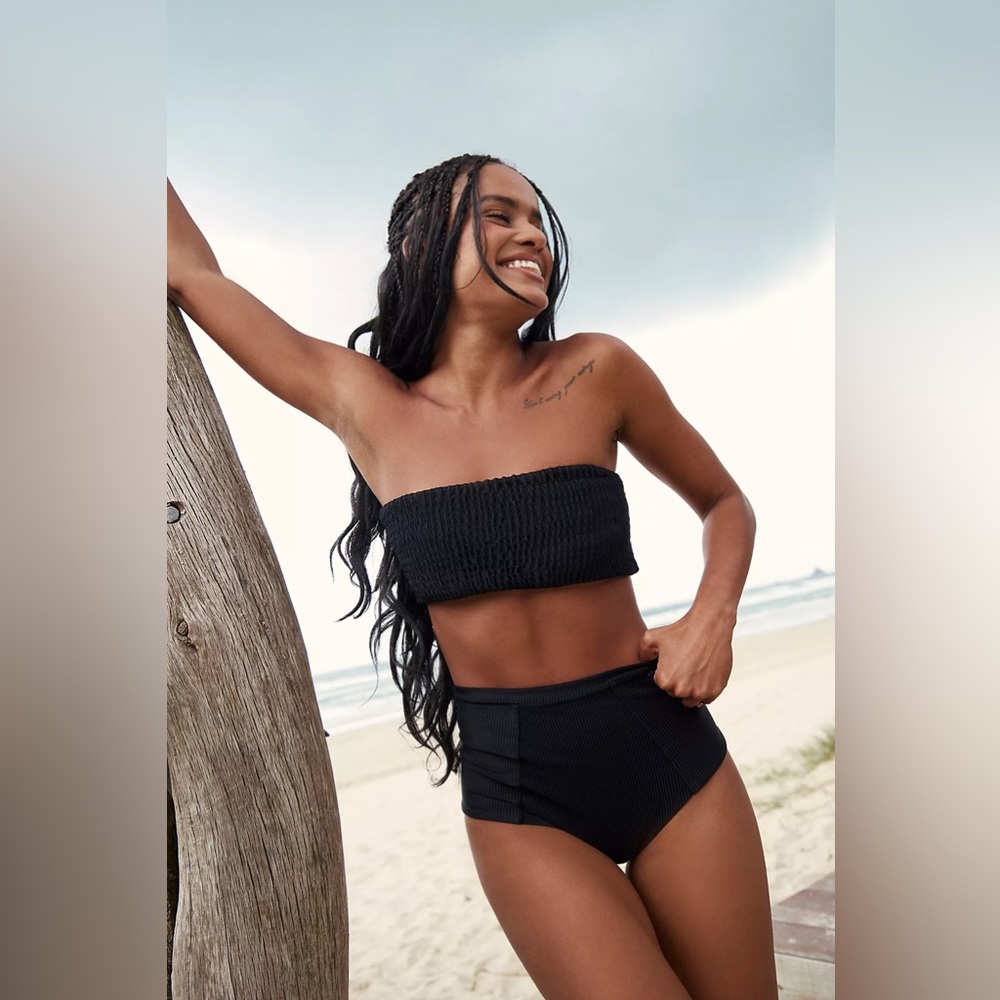 NWT Le Buns Bikini Set Black Size M Easton Top Zari Cheeky Bottom 10 FP swim